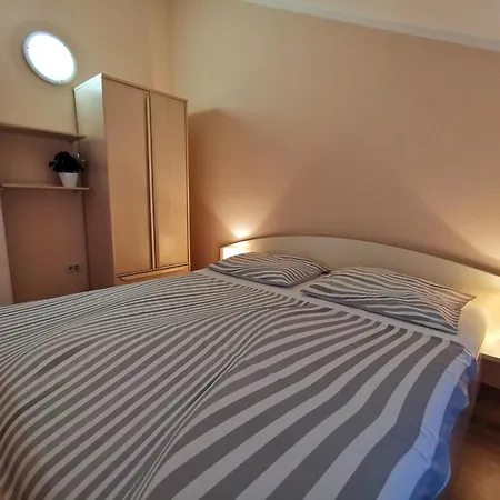 Apartman With Parking Space - 22516 *