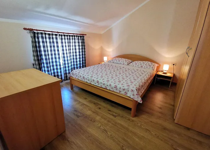 Apartment With Parking Space - 22516 Crikvenica