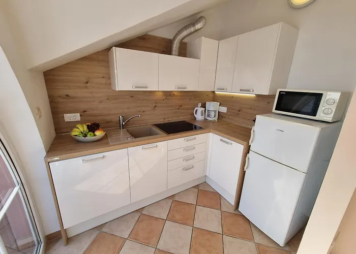 Apartment With Parking Space - 22516 Crikvenica